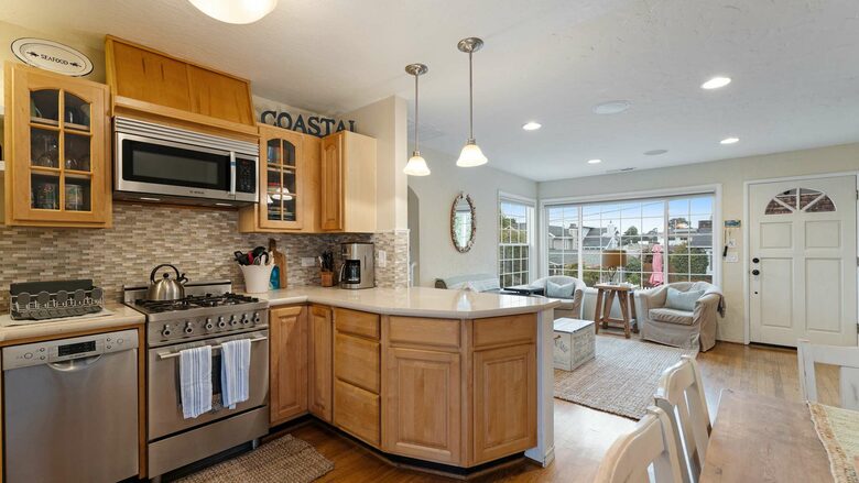 Harbor Hideaway: Coastal Comfort in Santa Cruz - Santa Cruz, California