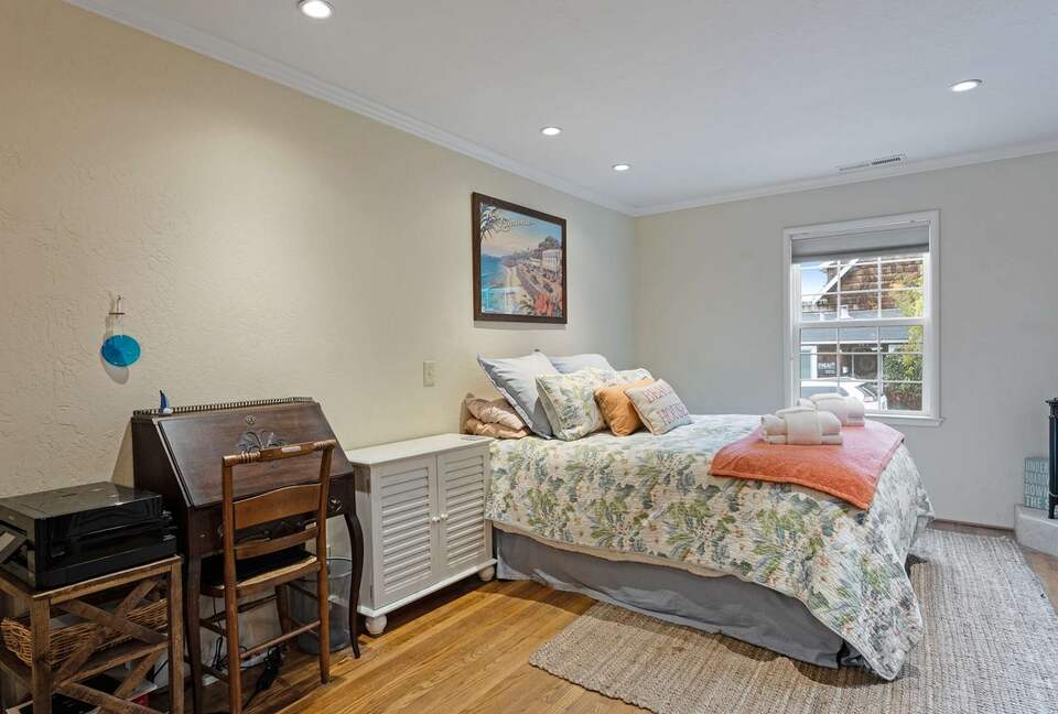 Harbor Hideaway: Coastal Comfort in Santa Cruz - Santa Cruz, California