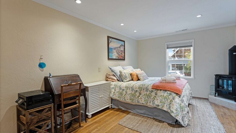 Harbor Hideaway: Coastal Comfort in Santa Cruz - Santa Cruz, California