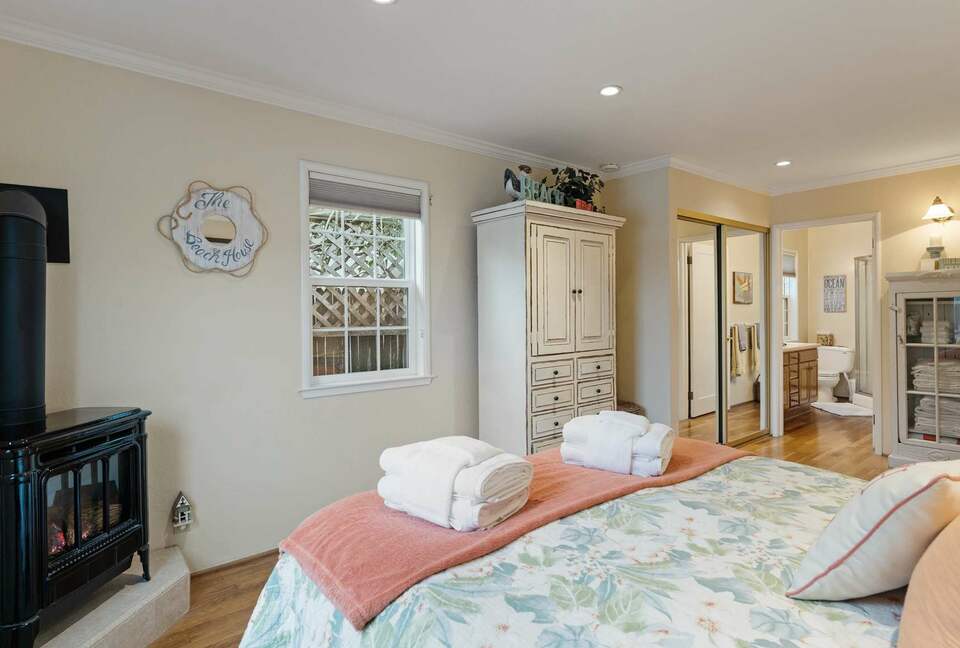 Harbor Hideaway: Coastal Comfort in Santa Cruz - Santa Cruz, California