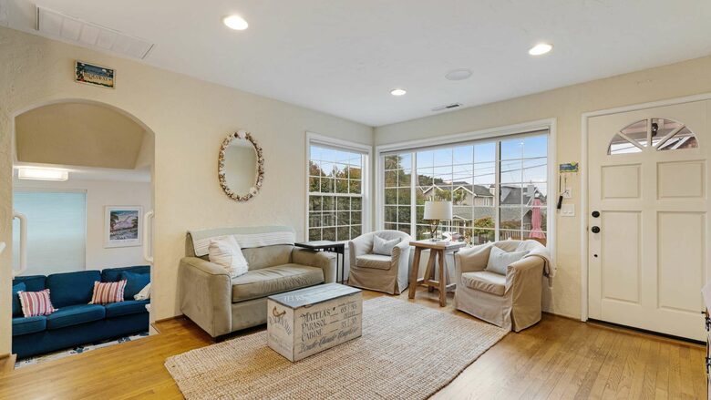 Harbor Hideaway: Coastal Comfort in Santa Cruz - Santa Cruz, California