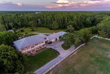 Exquisite Tampa-Area Oasis with Resort Amenities - Lutz, Florida