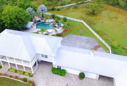 Exquisite Tampa-Area Oasis with Resort Amenities - Lutz, Florida