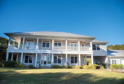 Exquisite Tampa-Area Oasis with Resort Amenities - Lutz, Florida