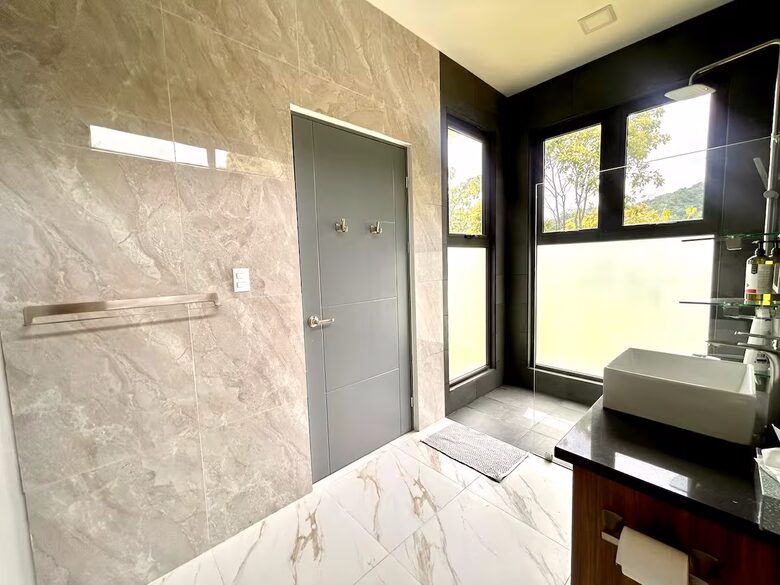 Modern Jungle Escape Near Jacó - Jacó, Costa Rica