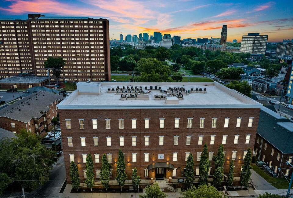 Broadway Blues | Nashville Comfort in West End - Nashville, Tennessee