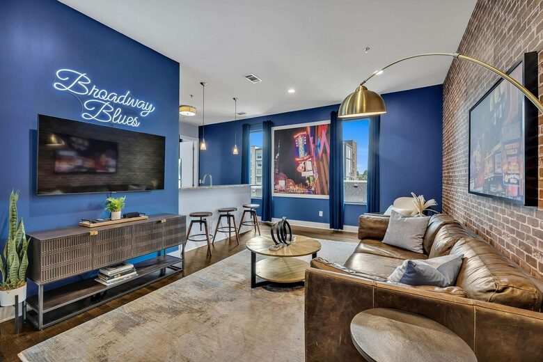 Broadway Blues | Nashville Comfort in West End - Nashville, Tennessee