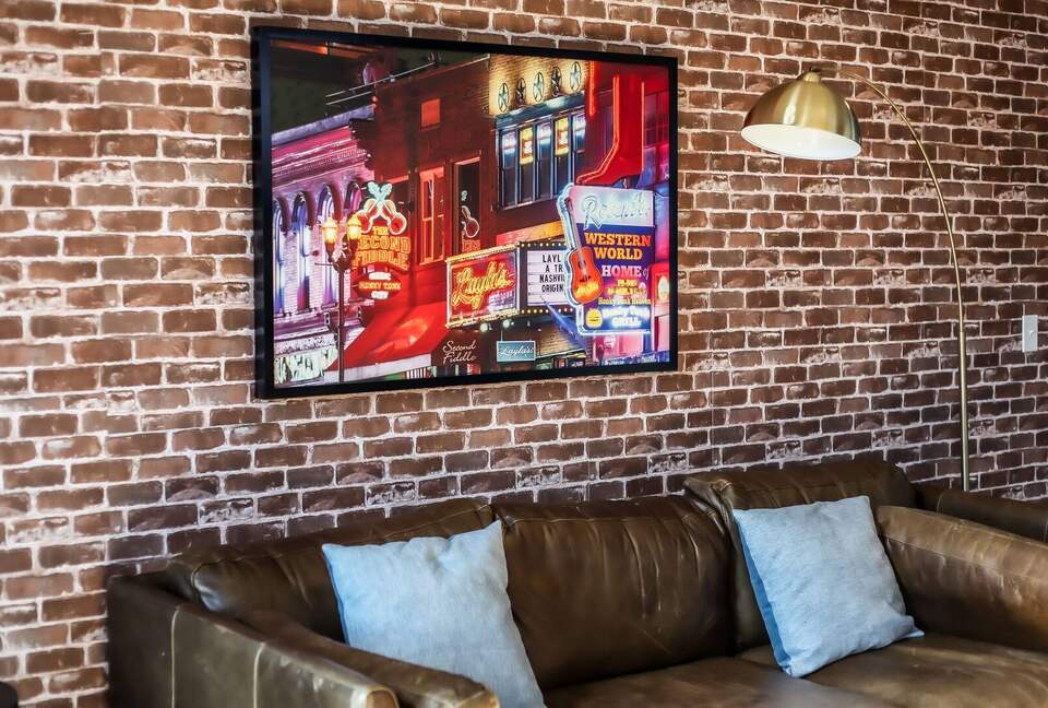 Broadway Blues | Nashville Comfort in West End - Nashville, Tennessee