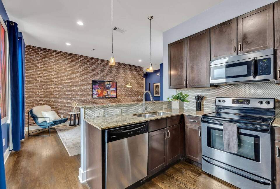 Broadway Blues | Nashville Comfort in West End - Nashville, Tennessee