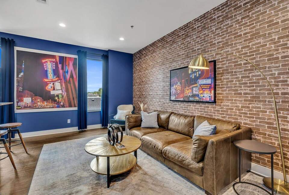 Broadway Blues | Nashville Comfort in West End - Nashville, Tennessee