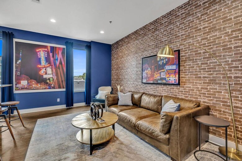 Broadway Blues | Nashville Comfort in West End - Nashville, Tennessee