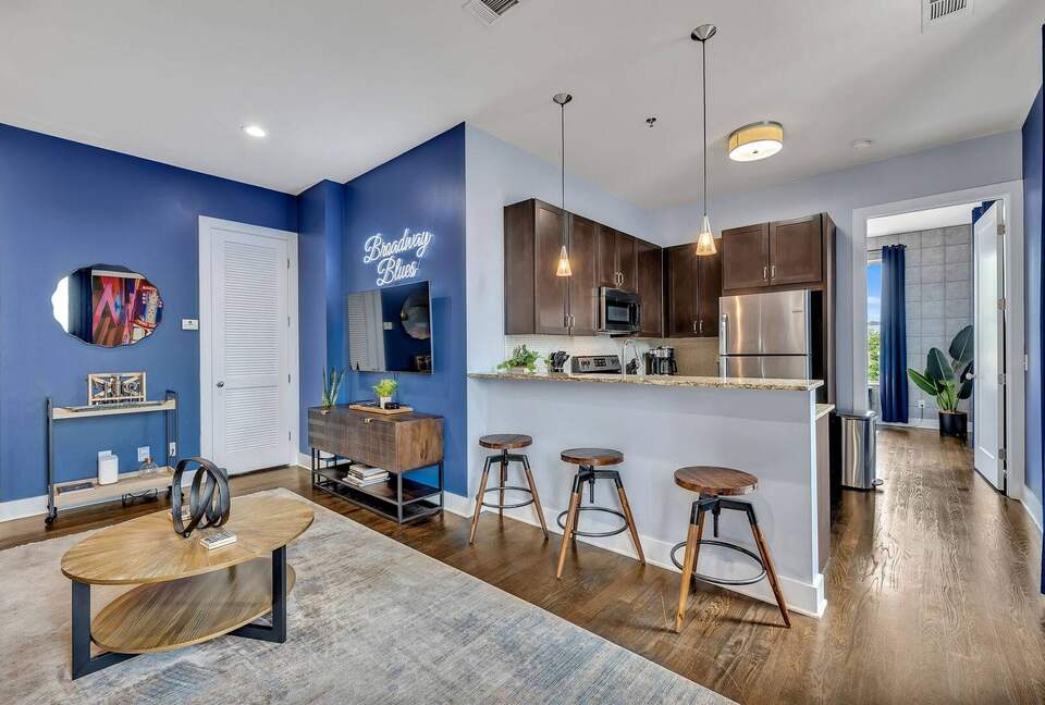 Broadway Blues | Nashville Comfort in West End - Nashville, Tennessee