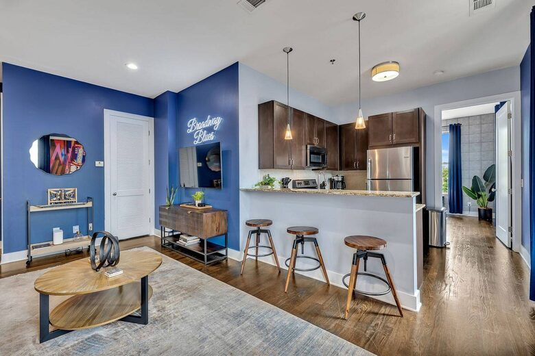 Broadway Blues | Nashville Comfort in West End - Nashville, Tennessee