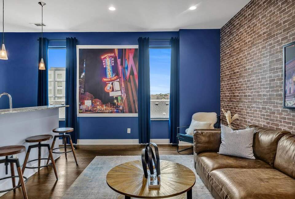 Broadway Blues | Nashville Comfort in West End - Nashville, Tennessee