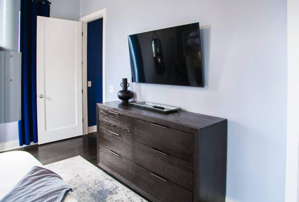 Broadway Blues | Nashville Comfort in West End - Nashville, Tennessee