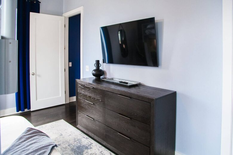 Broadway Blues | Nashville Comfort in West End - Nashville, Tennessee