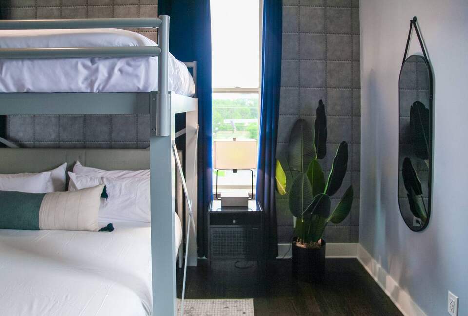 Broadway Blues | Nashville Comfort in West End - Nashville, Tennessee