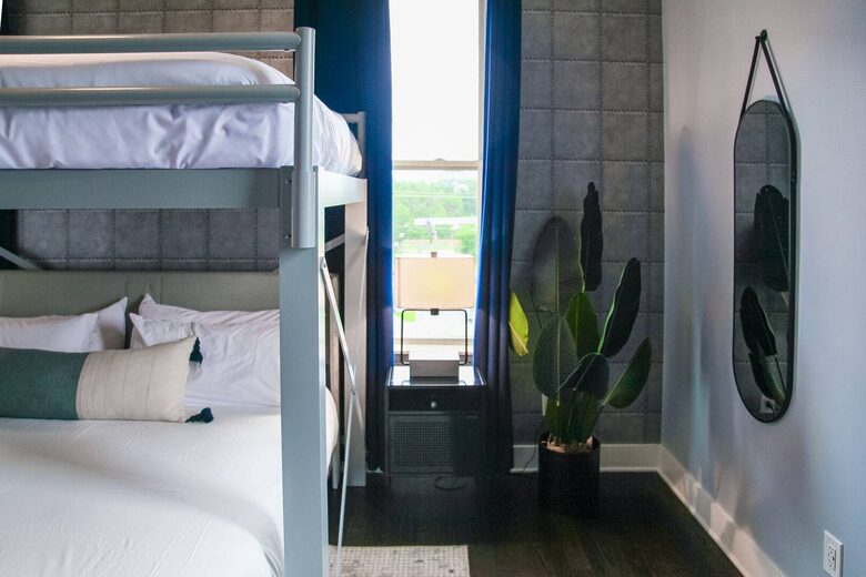 Broadway Blues | Nashville Comfort in West End - Nashville, Tennessee