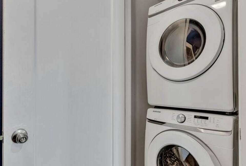 Broadway Blues | Nashville Comfort in West End - Nashville, Tennessee