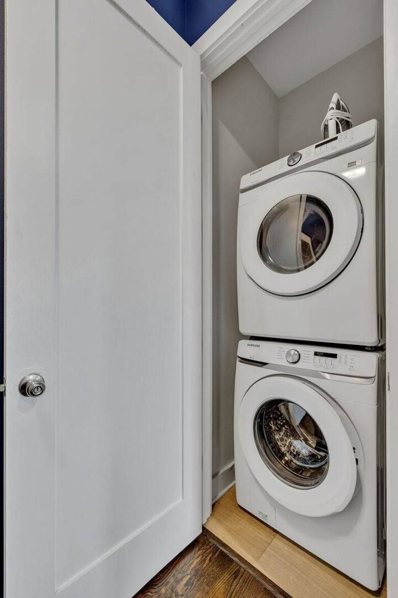 Broadway Blues | Nashville Comfort in West End - Nashville, Tennessee