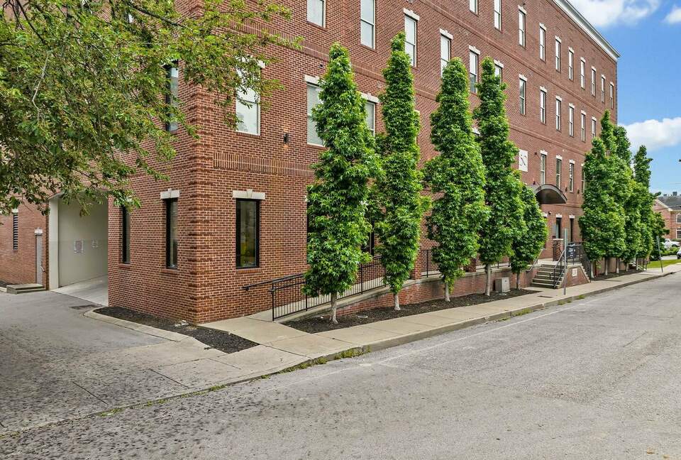 Broadway Blues | Nashville Comfort in West End - Nashville, Tennessee