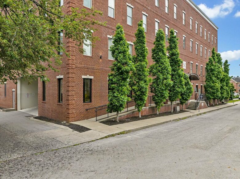 Broadway Blues | Nashville Comfort in West End - Nashville, Tennessee