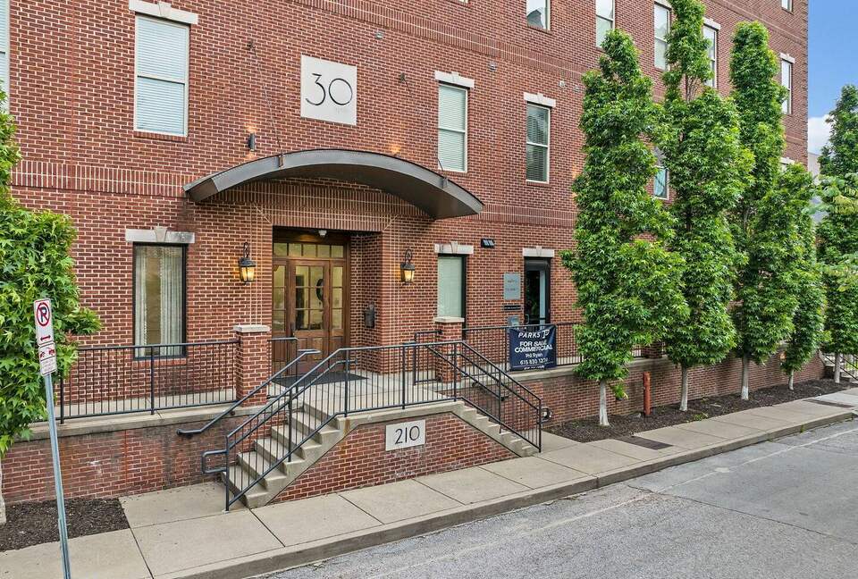 Broadway Blues | Nashville Comfort in West End - Nashville, Tennessee