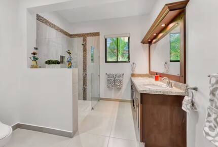 Elegant Escape with Infinity Pool and Pacific Panorama - Playas del Coco, Costa Rica