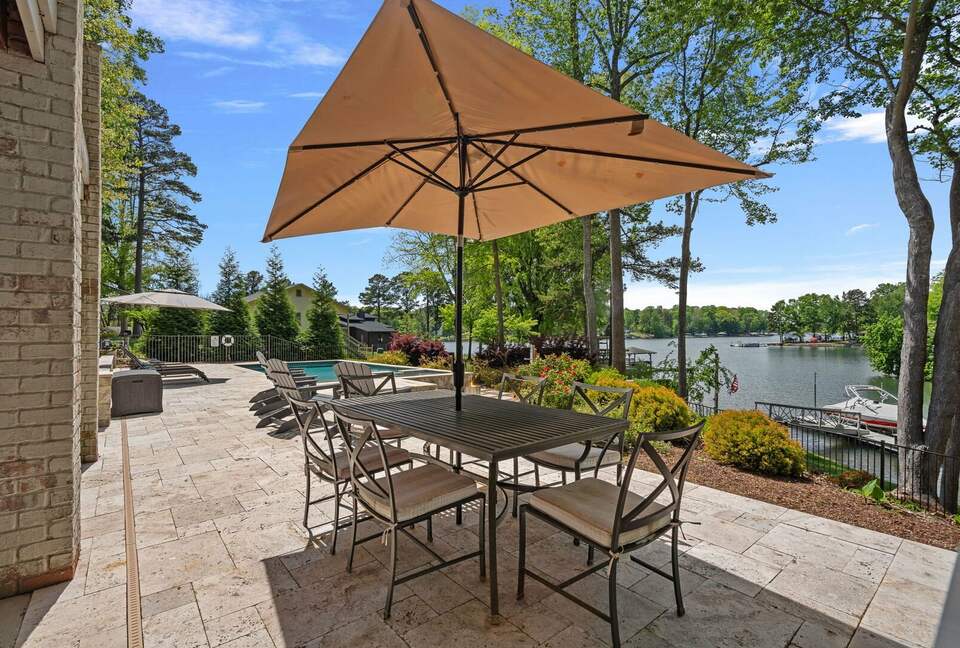 Sophisticated Waterside Escape on Lake Norman - Mooresville, North Carolina