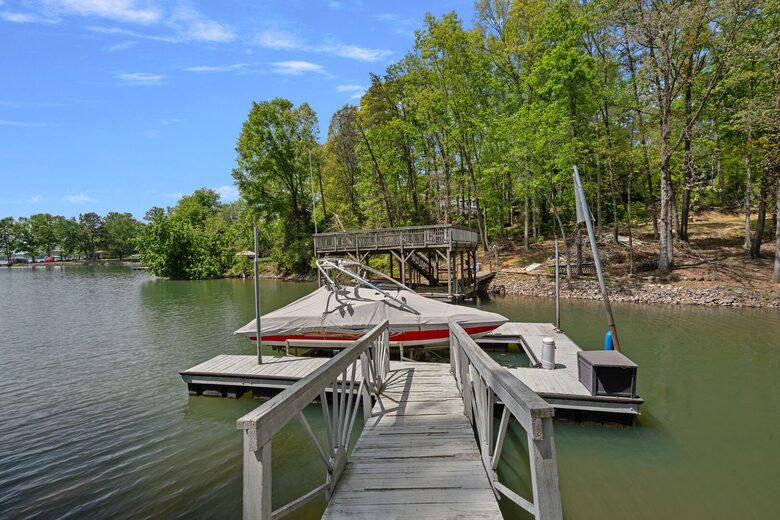 Sophisticated Waterside Escape on Lake Norman - Mooresville, North Carolina