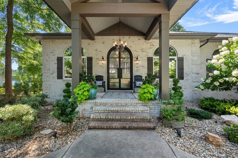 Sophisticated Waterside Escape on Lake Norman - Mooresville, North Carolina