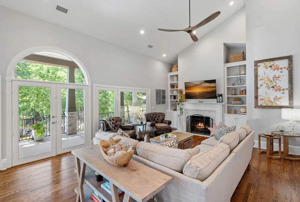 Sophisticated Waterside Escape on Lake Norman - Mooresville, North Carolina