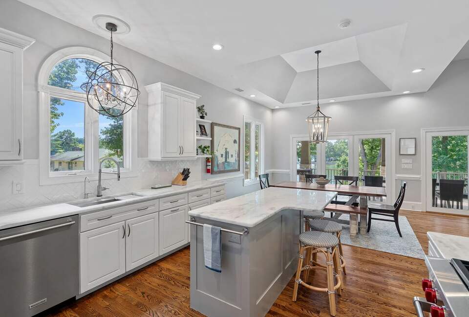 Sophisticated Waterside Escape on Lake Norman - Mooresville, North Carolina