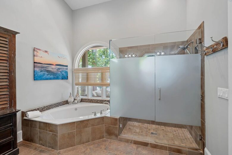 Sophisticated Waterside Escape on Lake Norman - Mooresville, North Carolina