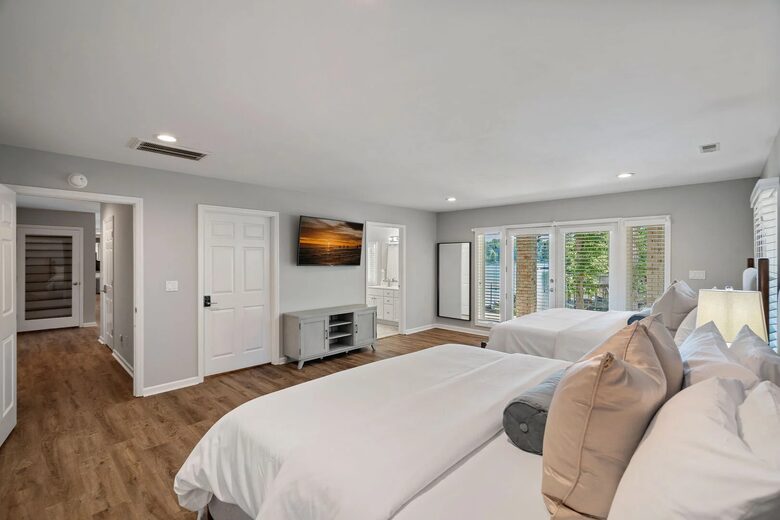 Sophisticated Waterside Escape on Lake Norman - Mooresville, North Carolina