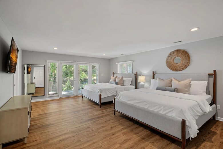 Sophisticated Waterside Escape on Lake Norman - Mooresville, North Carolina