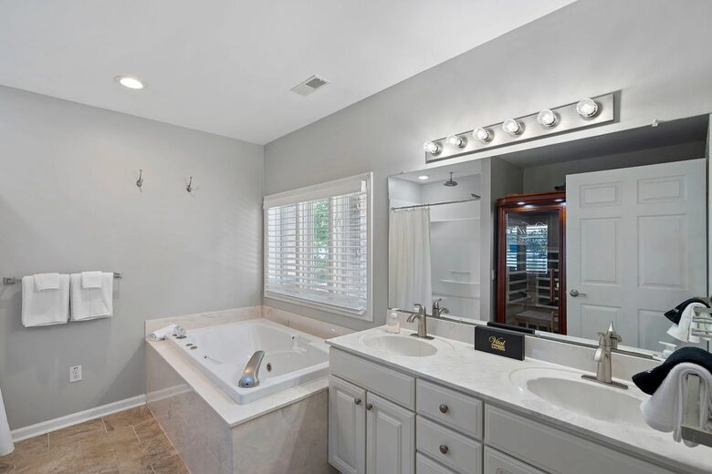 Sophisticated Waterside Escape on Lake Norman - Mooresville, North Carolina