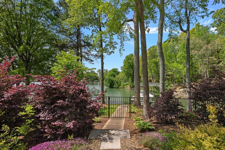 Sophisticated Waterside Escape on Lake Norman - Mooresville, North Carolina