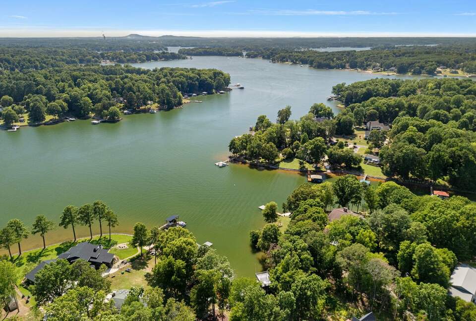 Sophisticated Waterside Escape on Lake Norman - Mooresville, North Carolina