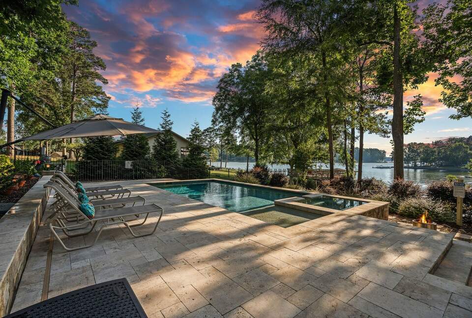 Sophisticated Waterside Escape on Lake Norman - Mooresville, North Carolina
