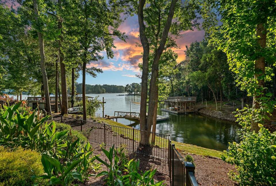 Sophisticated Waterside Escape on Lake Norman - Mooresville, North Carolina
