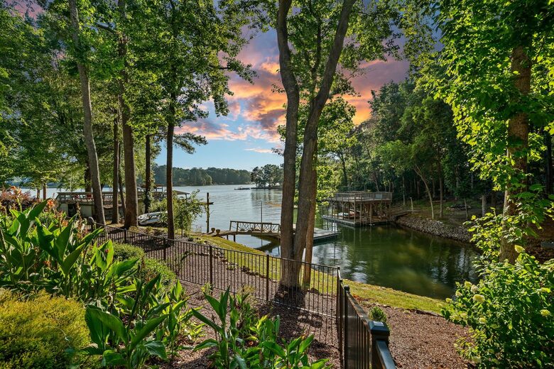 Sophisticated Waterside Escape on Lake Norman - Mooresville, North Carolina