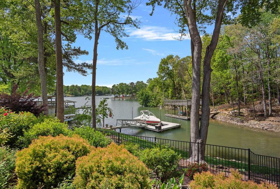 Sophisticated Waterside Escape on Lake Norman - Mooresville, North Carolina