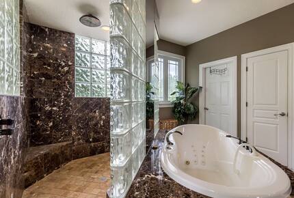 Exquisite Tampa-Area Oasis with Resort Amenities - Lutz, Florida