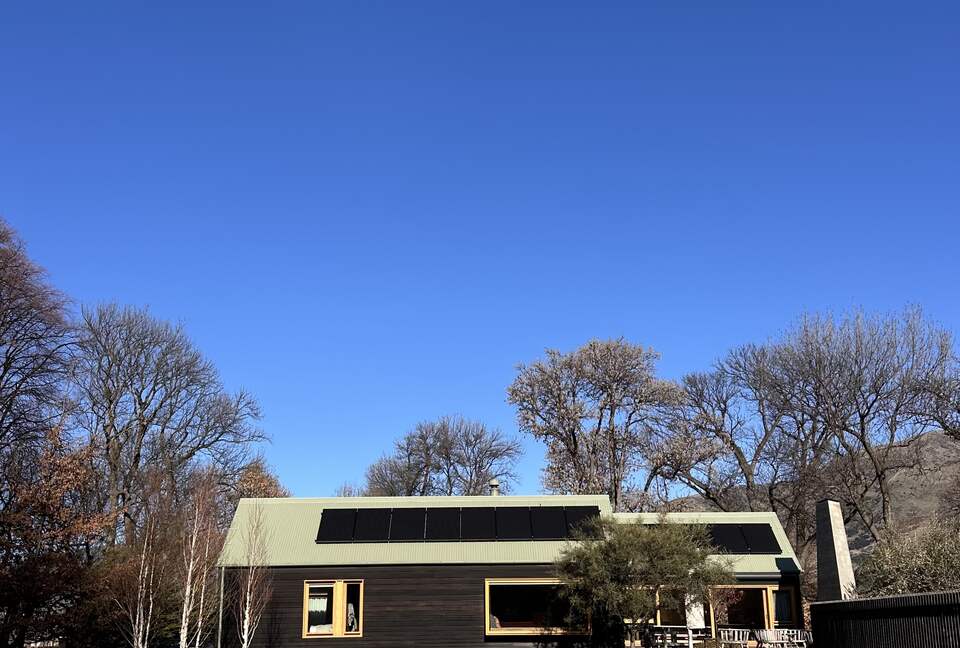 Modern Alpine Retreat with Stunning Mountain Views - Wānaka, New Zealand