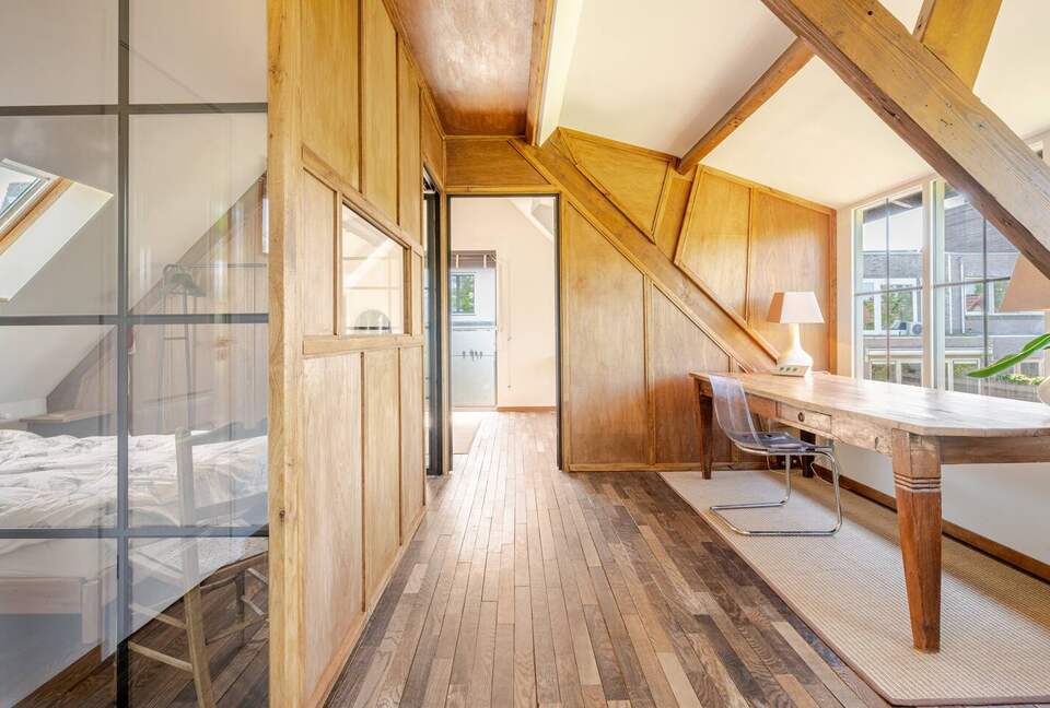 Upstairs landing (office)