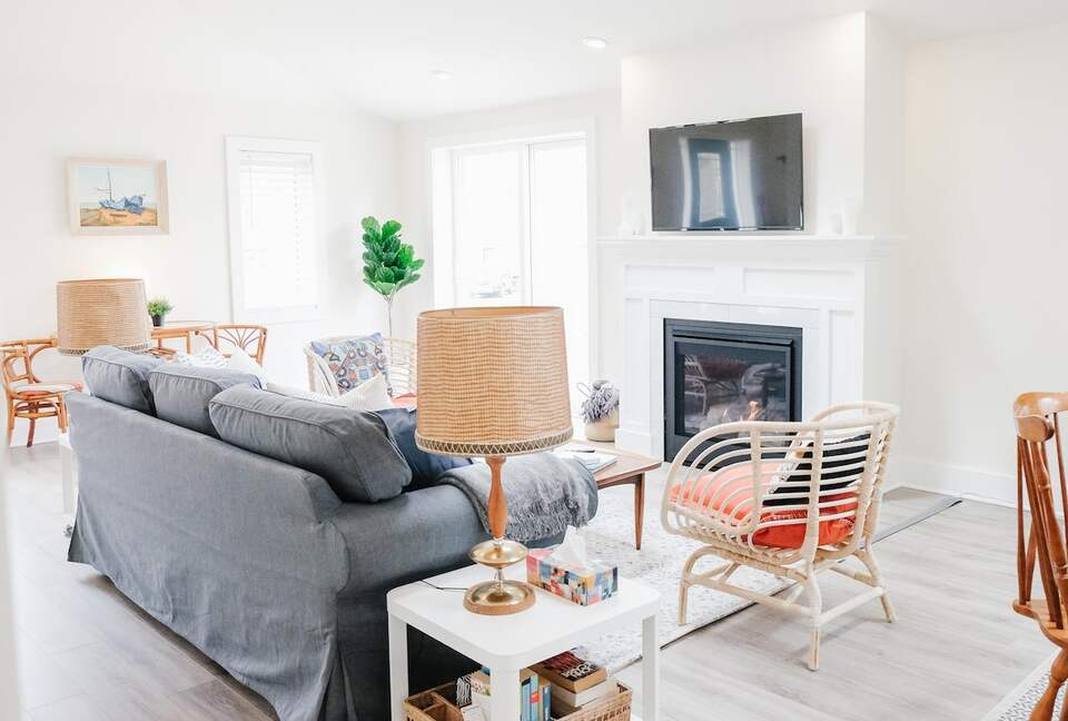 Vintage Charm by the Lake - Fort Erie, Canada