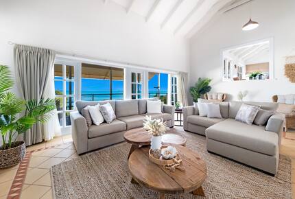 Panoramic Coral Sea Views from a Sophisticated Hillside Haven - Airlie Beach, Australia