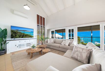Panoramic Coral Sea Views from a Sophisticated Hillside Haven - Airlie Beach, Australia