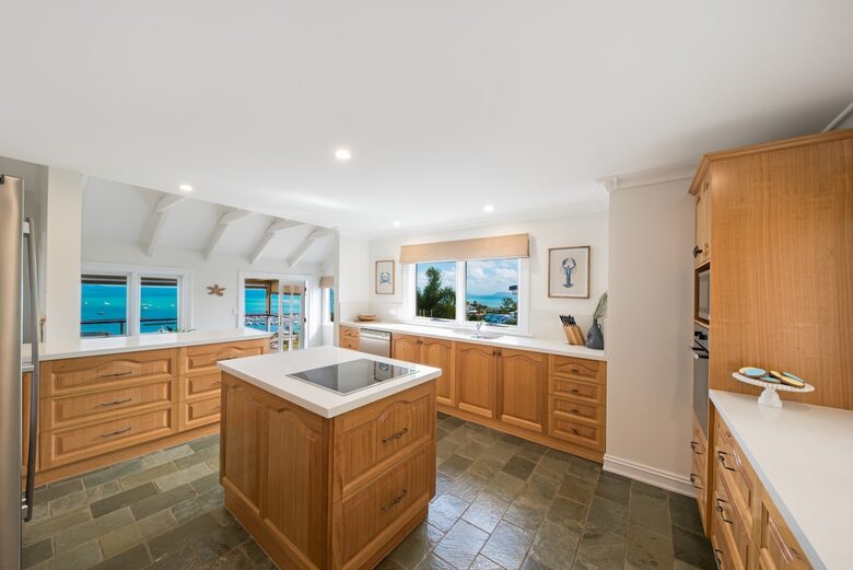 Panoramic Coral Sea Views from a Sophisticated Hillside Haven - Airlie Beach, Australia